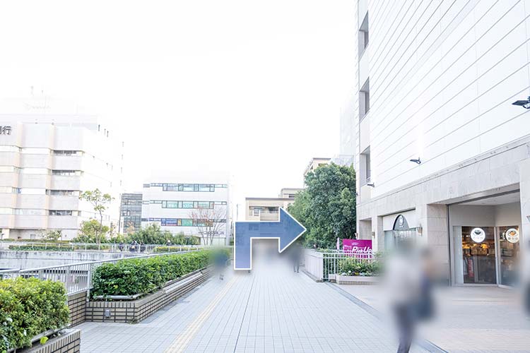 こちらを右折します。